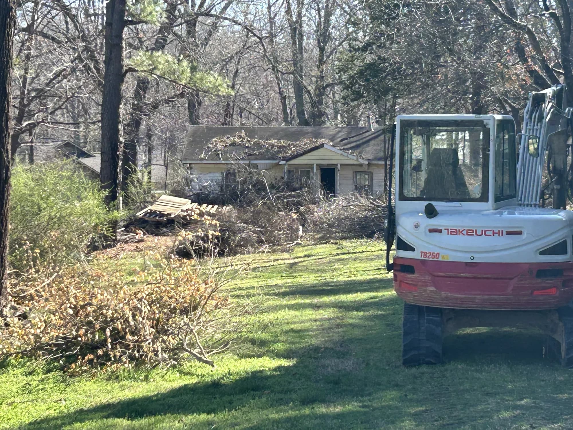 Dirt Work Innovations excavator working a Central Arkansas home site